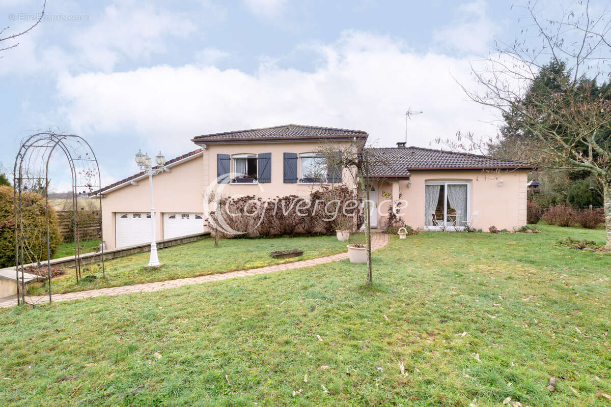 Maison à MAGNAC-BOURG