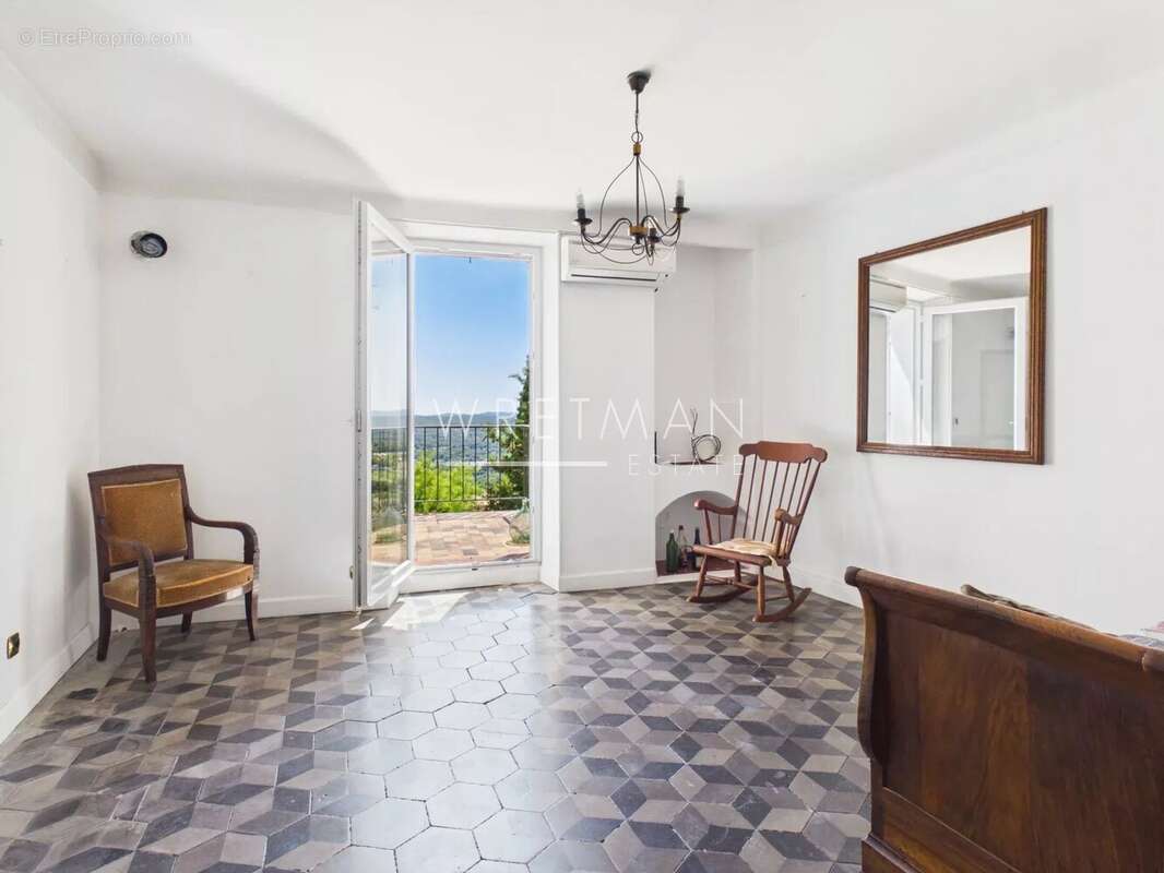 Authentique maison de village avec terrasses et vue panoramique – CALLIAN - photo 5