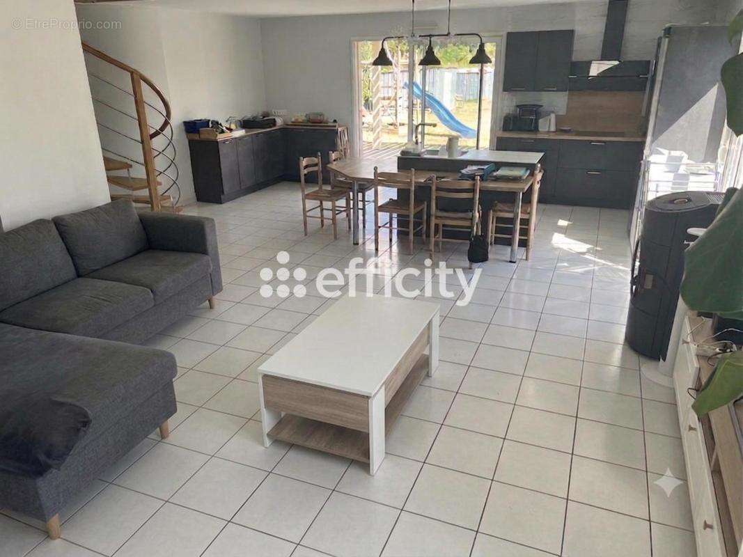 Maison 134 m² à Saint-Martin-Le-Beau  - photo 4
