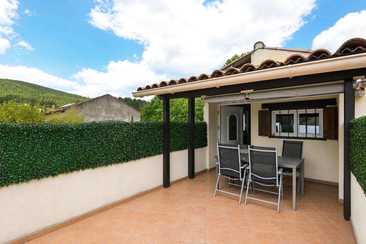 Maison de 7 pièces de 220 m² situé au Martinet - photo 2