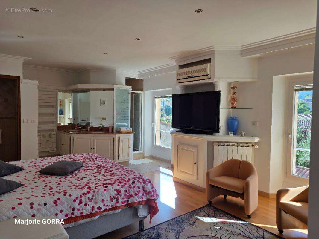 Appartement à NANS-LES-PINS