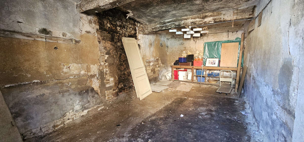 Parking à COULANGES-SUR-YONNE