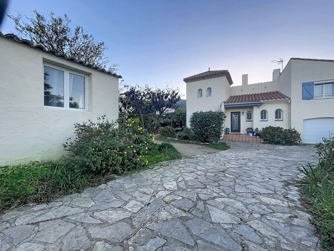 Maison à LAROQUE-DES-ALBERES