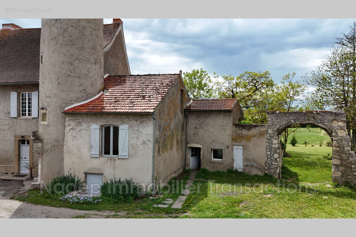 Maison à SAINT-BONNET-DE-ROCHEFORT