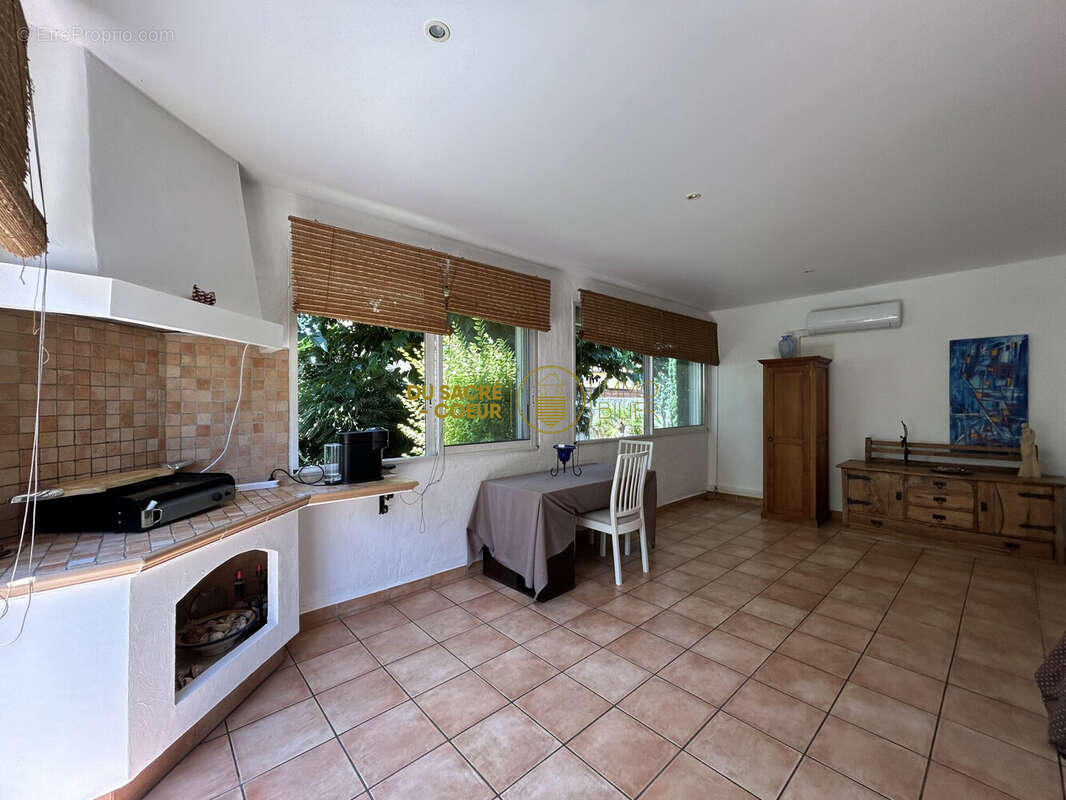 Maison à SAINT-ESTEVE