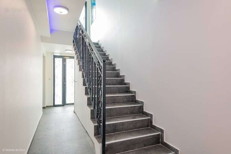 Appartement à PARAY-VIEILLE-POSTE