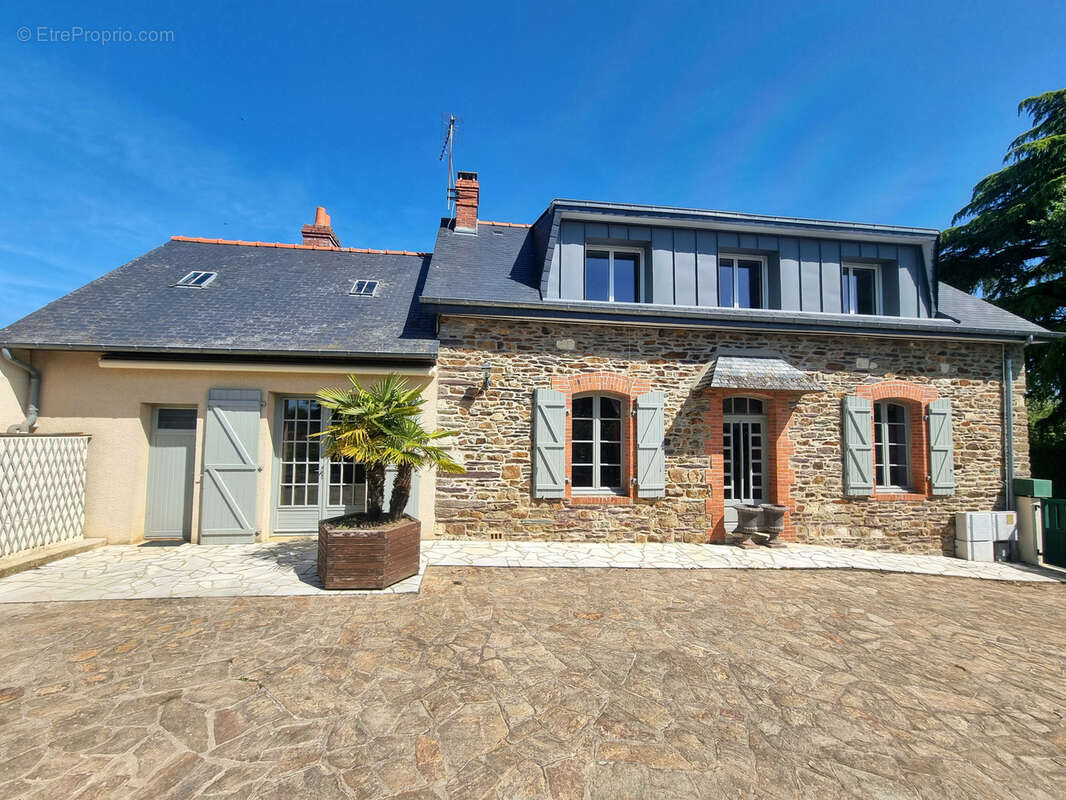 Maison à SAINT-ERBLON