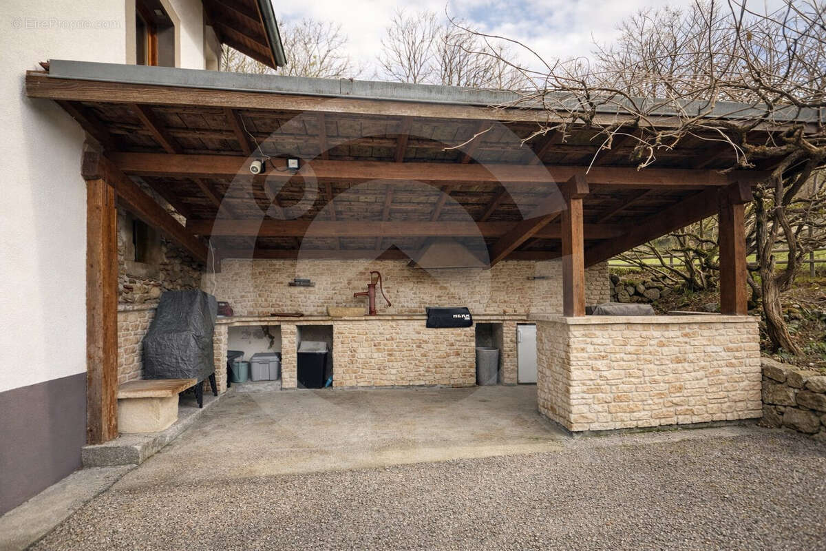 Maison 275 m² à Arthaz-Pont-Notre-Dame  - photo 2