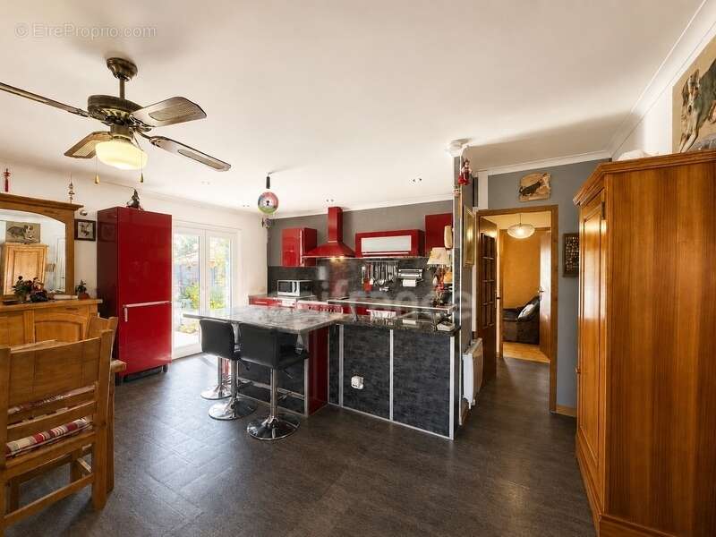 Maison plain pied de 80 m² avec 4 pièces, piscine jacuzzi et panneaux solaires à Vergèze - photo 2