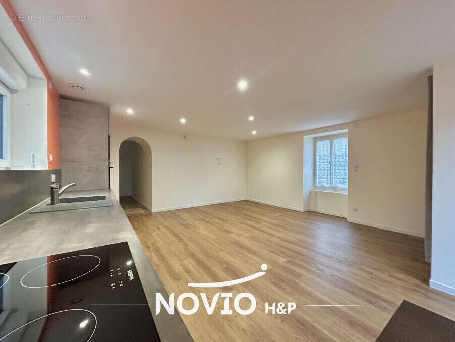 Maison à LENCLOITRE