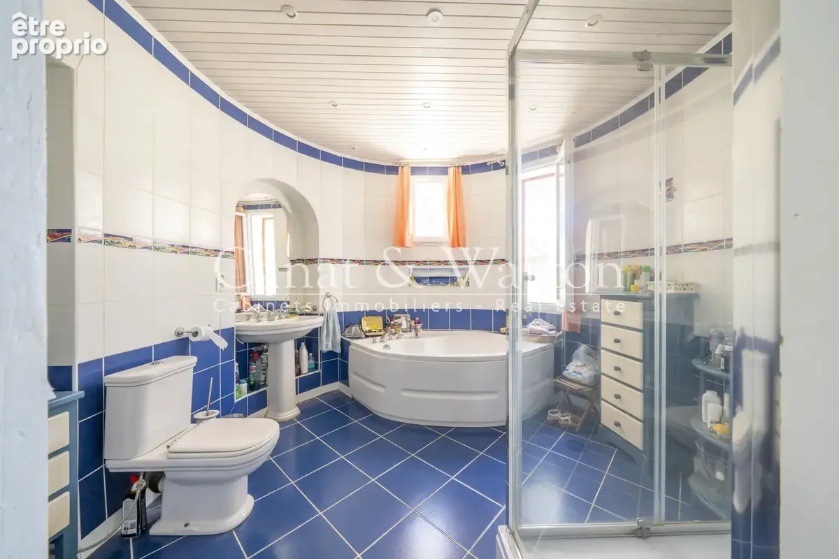 À quelques pas du port de cavalaire: villa de caractère avec piscine - photo 7