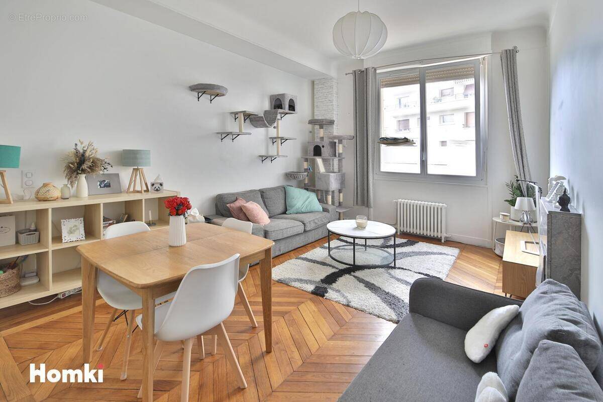 Appartement à LA GARENNE-COLOMBES