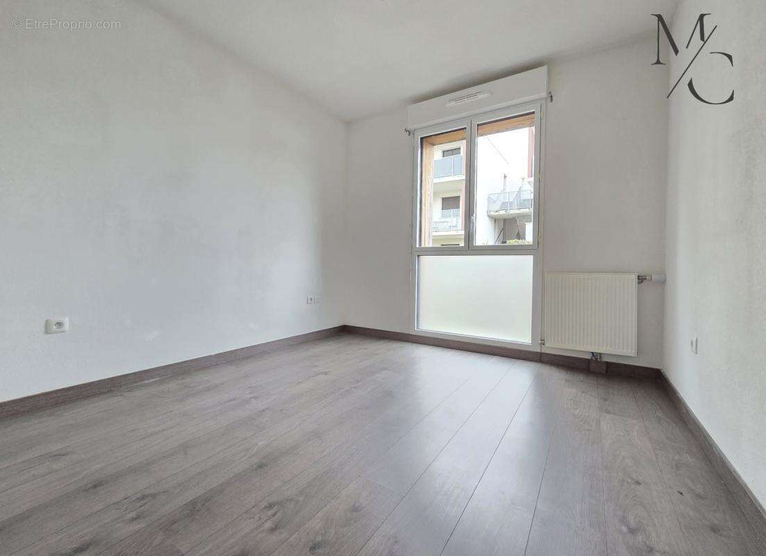 Appartement à BEAUZELLE