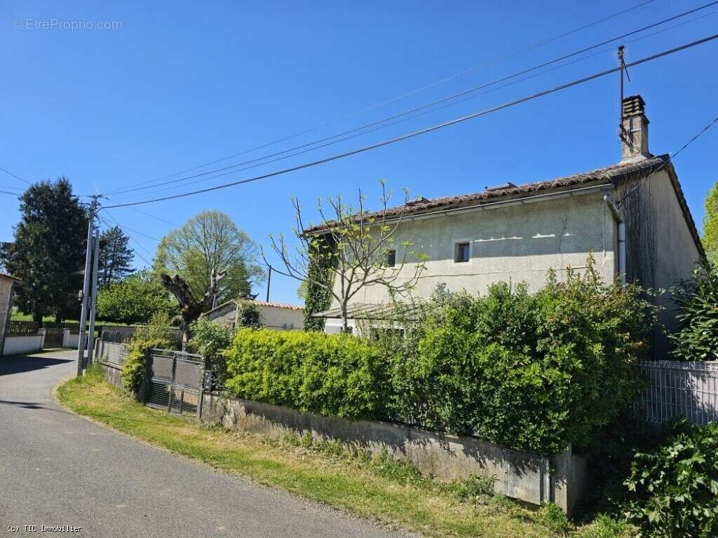 Maison à NANTEUIL-EN-VALLEE