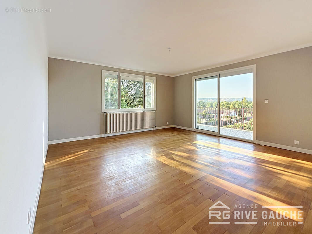Maison lumineuse avec sous-sol complet sur plus de 2 000 m2 de terrain - photo 6
