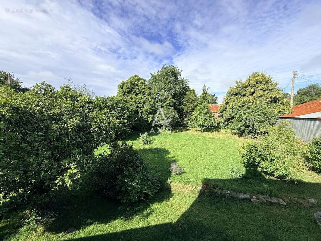 Maison familiale rénovée avec vie de plain-pied, grand terrain et hangar de plus de 300 m² - photo 7