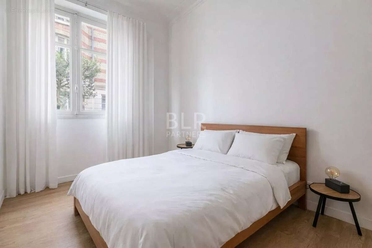 Appartement à NEUILLY-SUR-SEINE