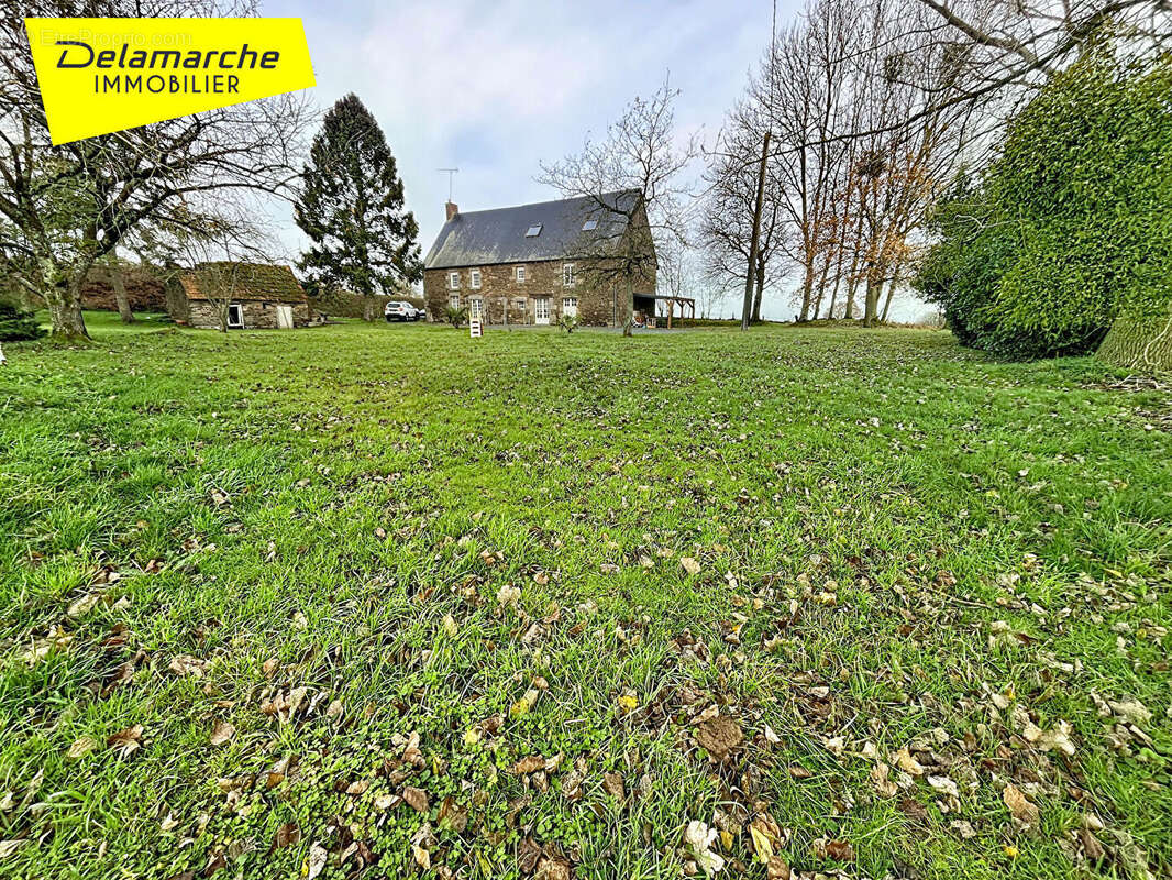 Maison à SAINT-AUBIN-DE-TERREGATTE