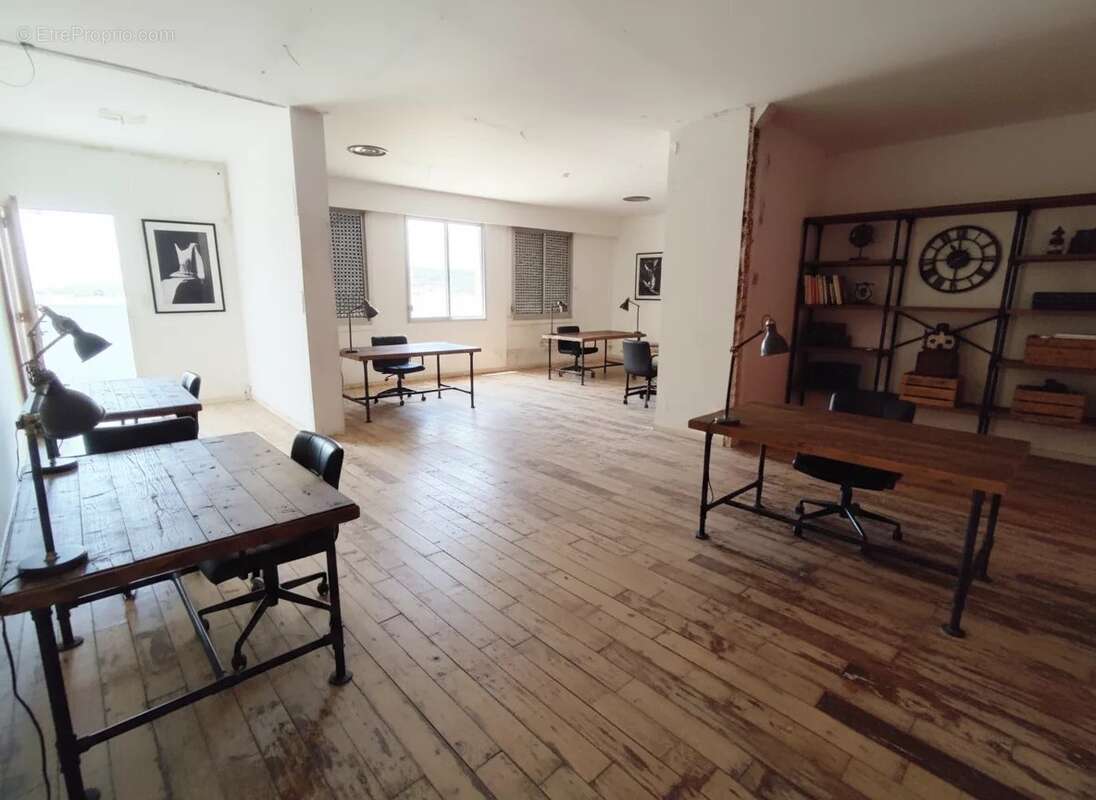 Commerce à SAINT-MAURICE-DE-CAZEVIEILLE