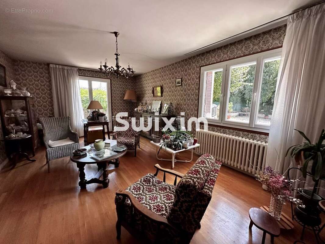 Maison à LONS-LE-SAUNIER