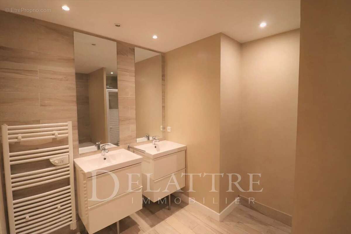 Appartement à ROQUEFORT-LES-PINS