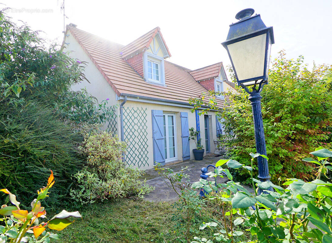 Maison à MEZIERES-SUR-SEINE