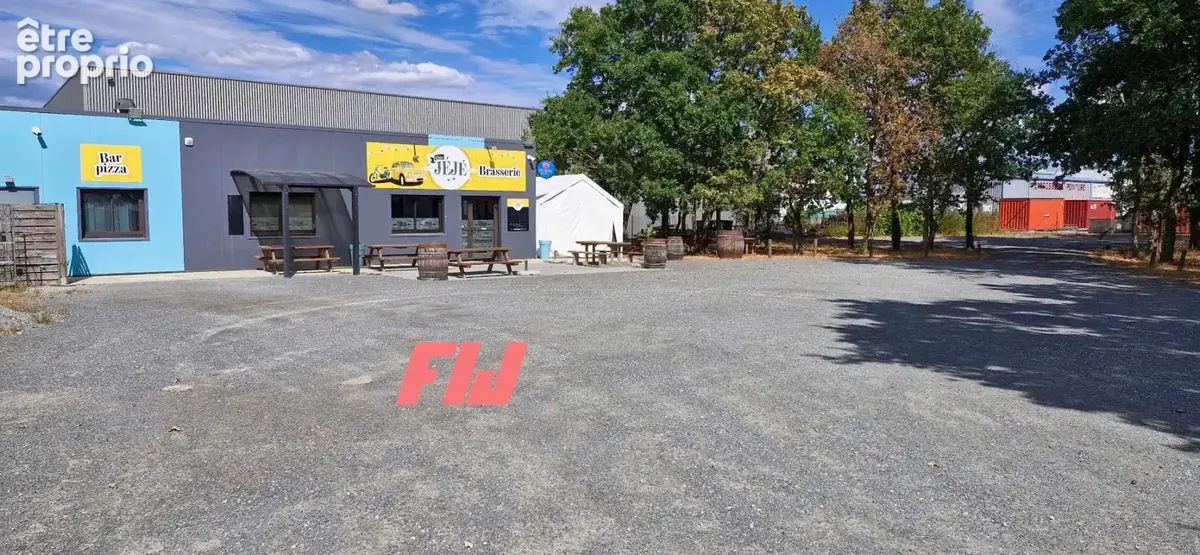 Commerces 1 pièce / 125 m² / 283 500 EUR / MACHECOUL - photo 2