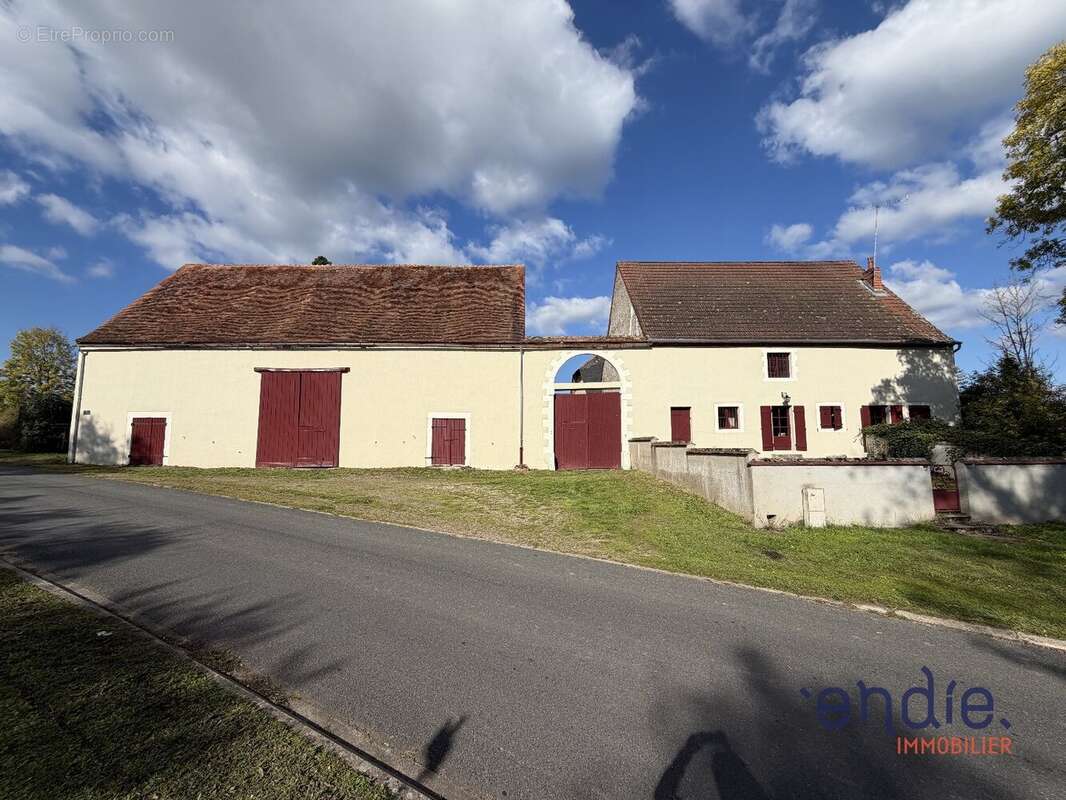 Maison à LE VEURDRE