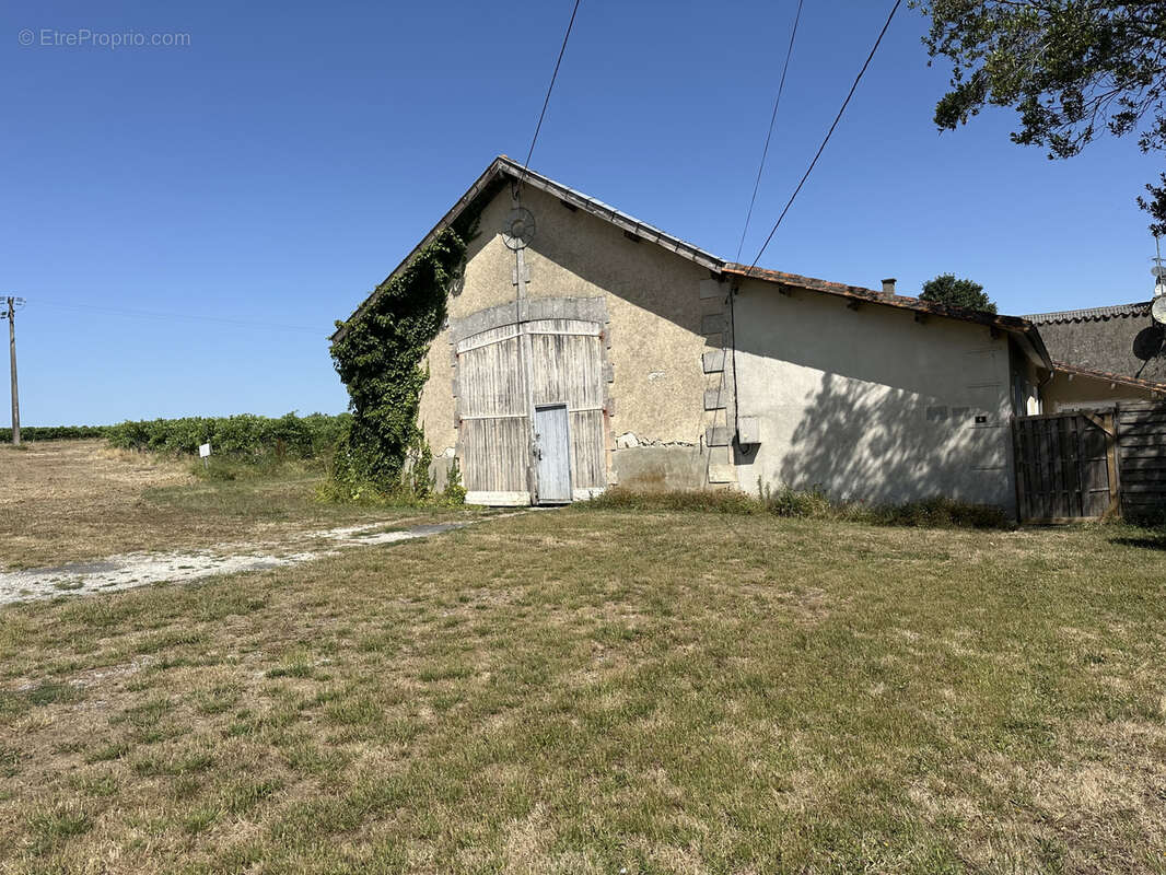 Maison à LIGNIERES-SONNEVILLE