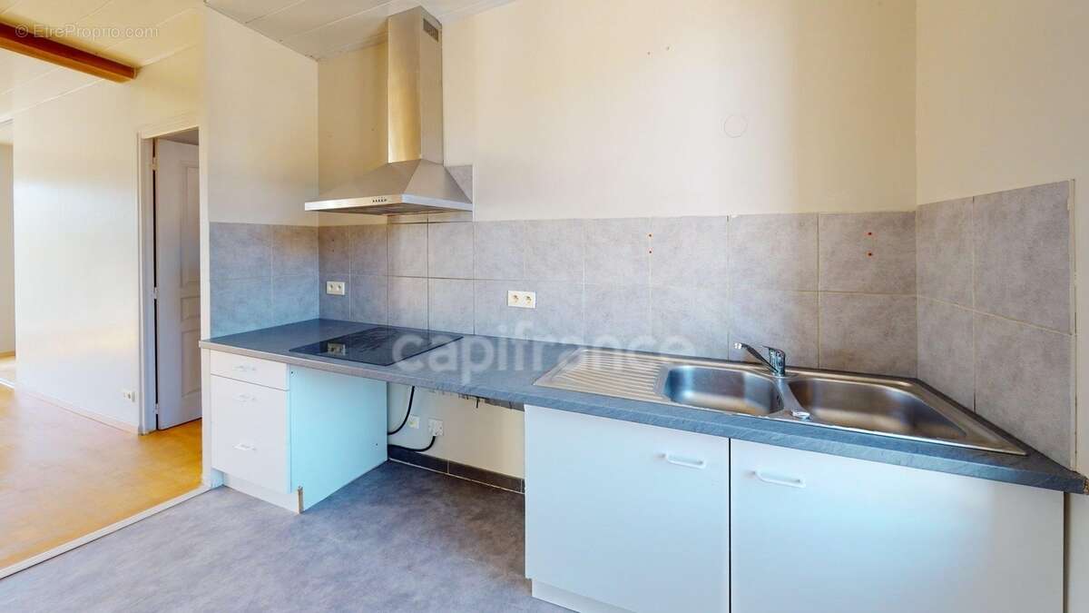 F3 de 72 m² à Corbeil-Essonnes, balcon, cave, RER D - photo 5