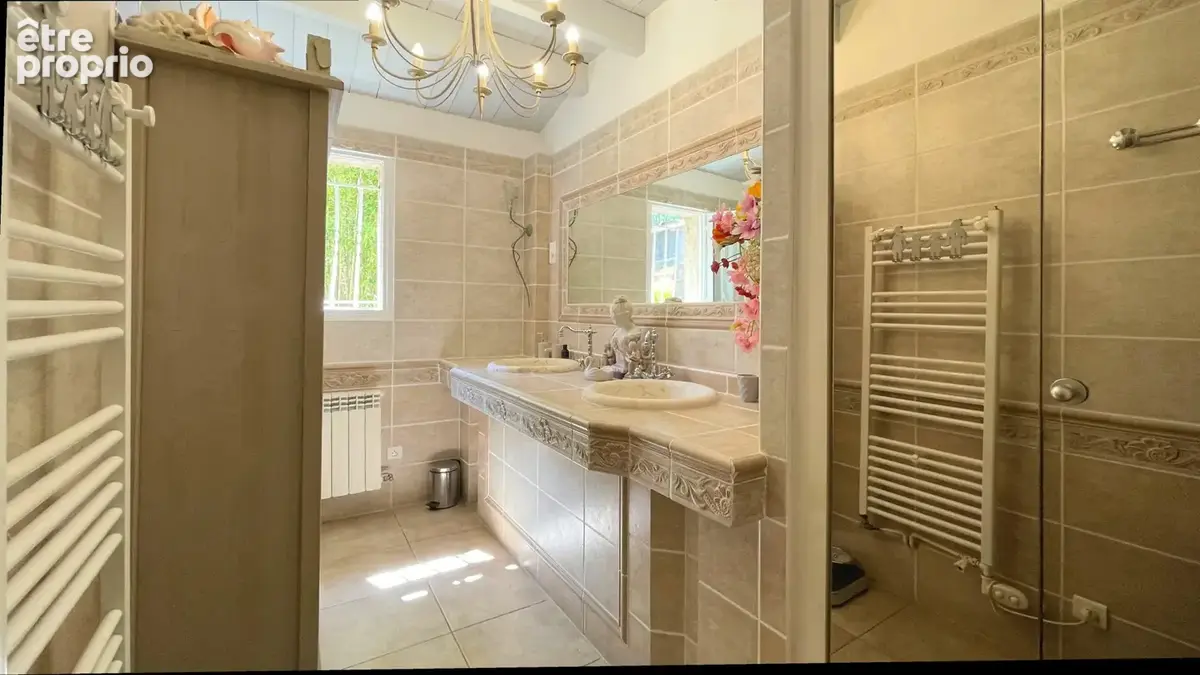 Proche Pont du Gard, villa avec parc paysager, piscine et double garage - photo 18