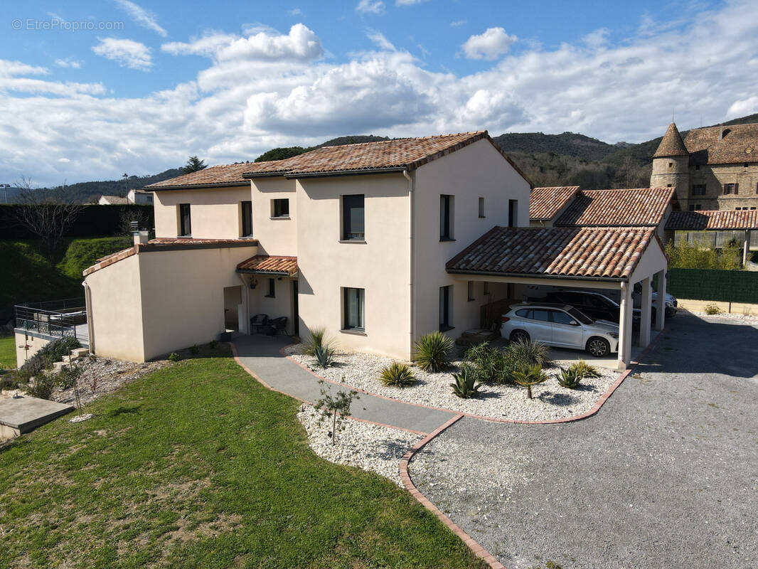 Maison à SAINT-LAURENT-DU-PAPE