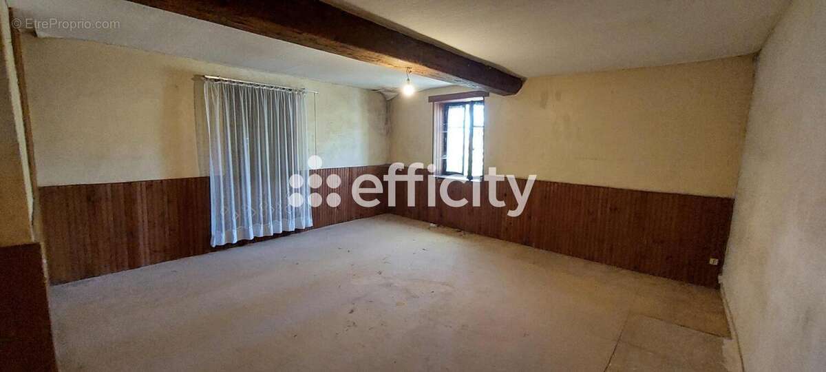 Maison à MONSTEROUX-MILIEU