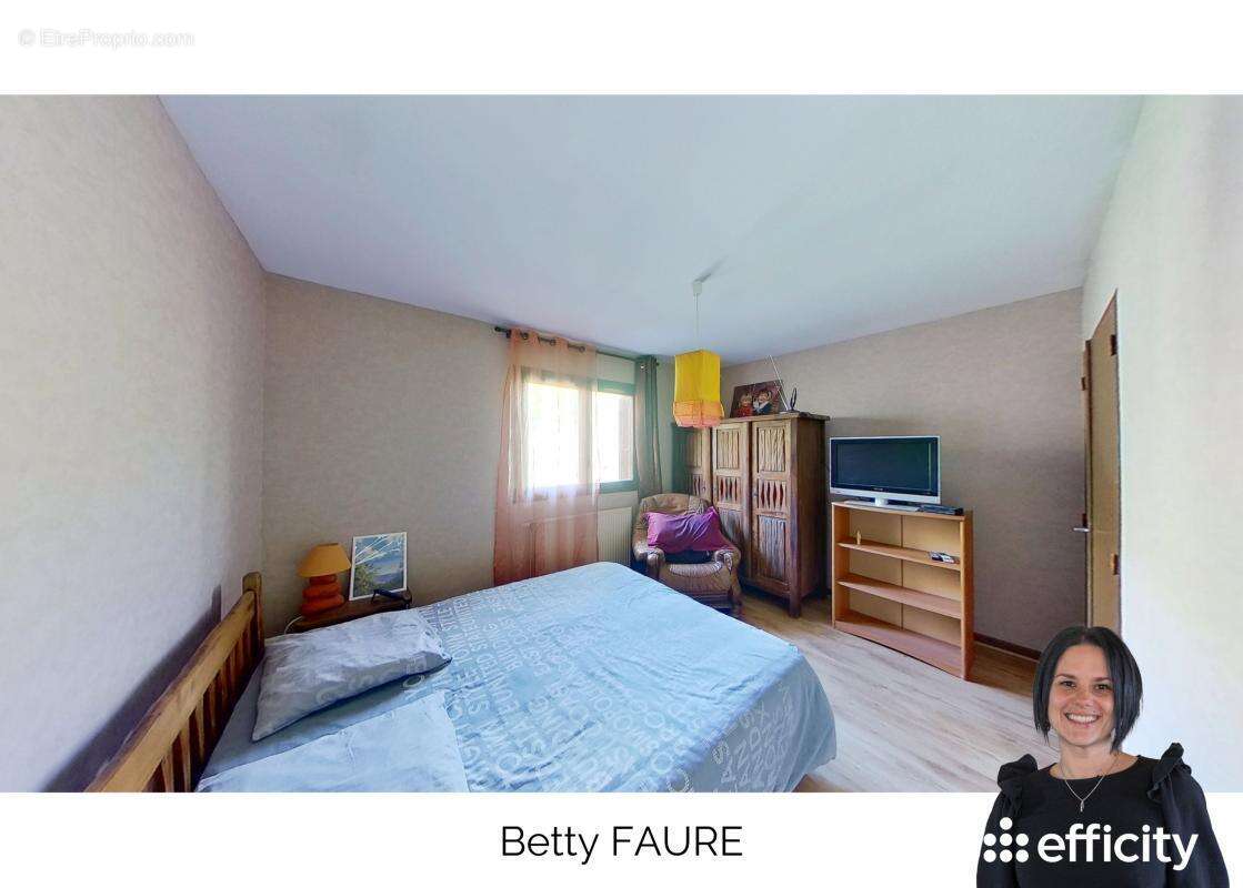 Maison à SAINT-GENEST-LERPT