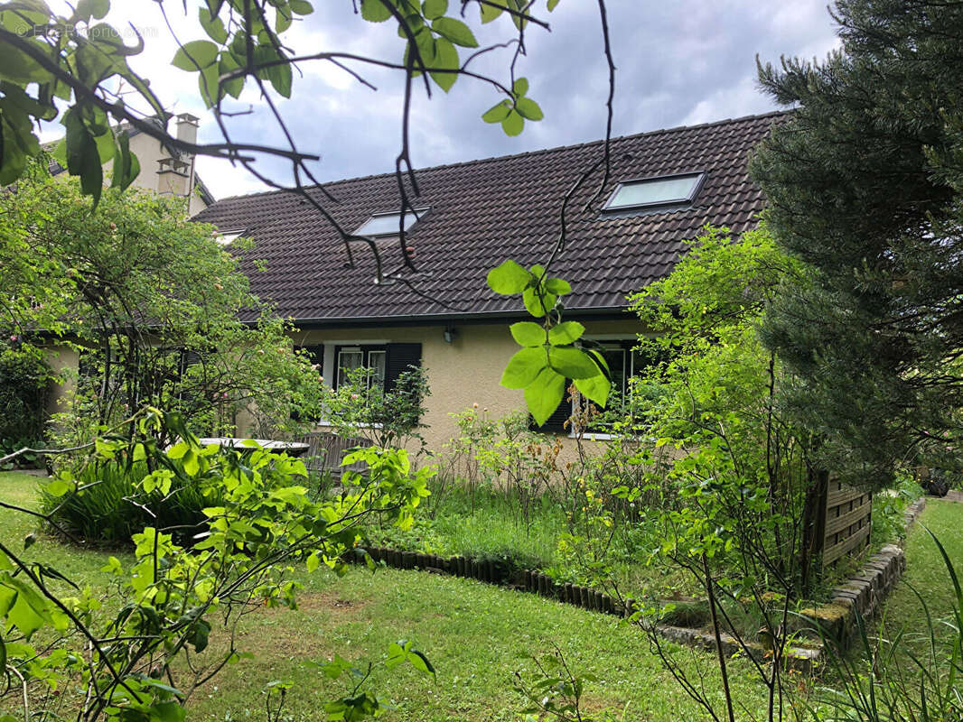 Maison à BUC