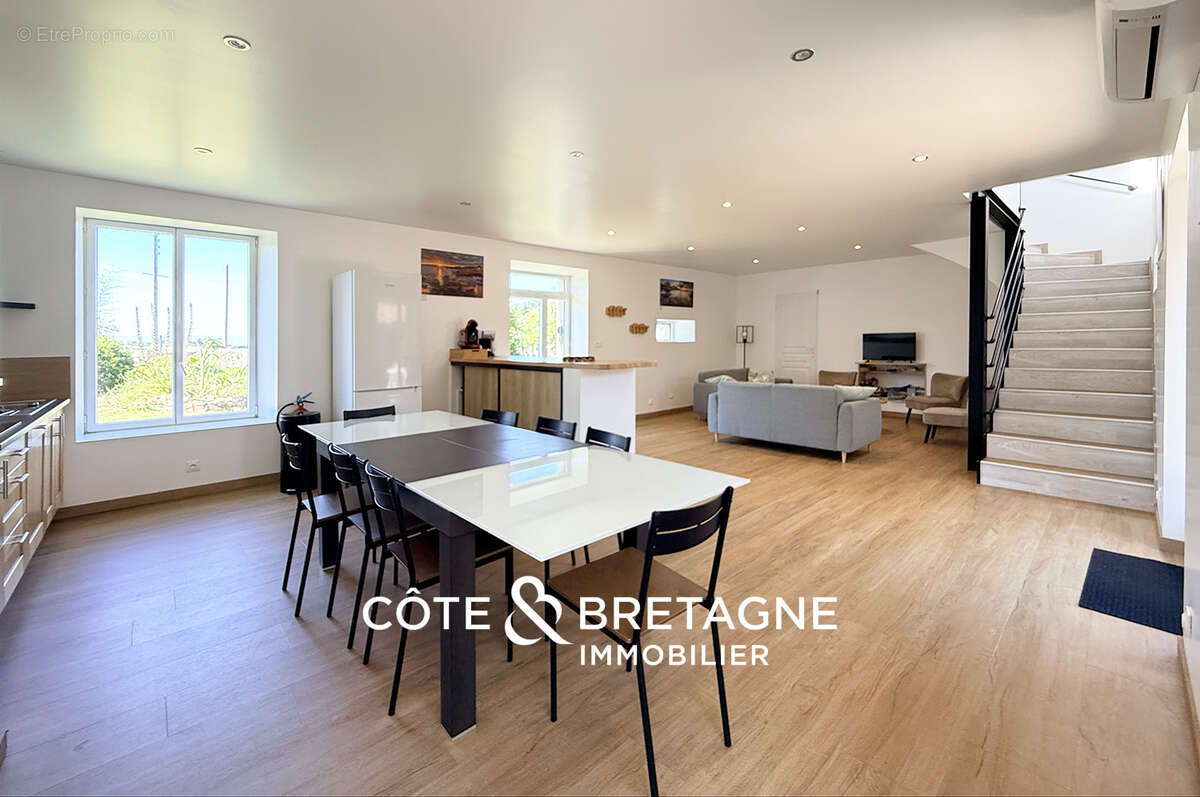 Trébeurden   ensemble immobilier de charme à proximité immédiate de la plage et de l'île-grande  réf : 202611 - photo 2