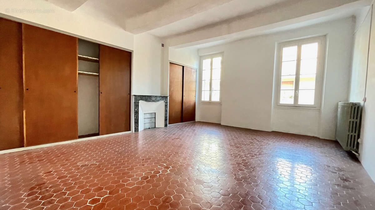 Appartement à SALERNES