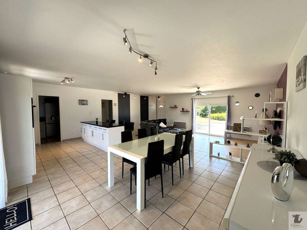 Maison familiale de plain-pied   148 m2   5 chambres   Aucun travaux - photo 3