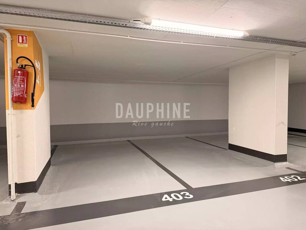 Parking à PARIS-6E