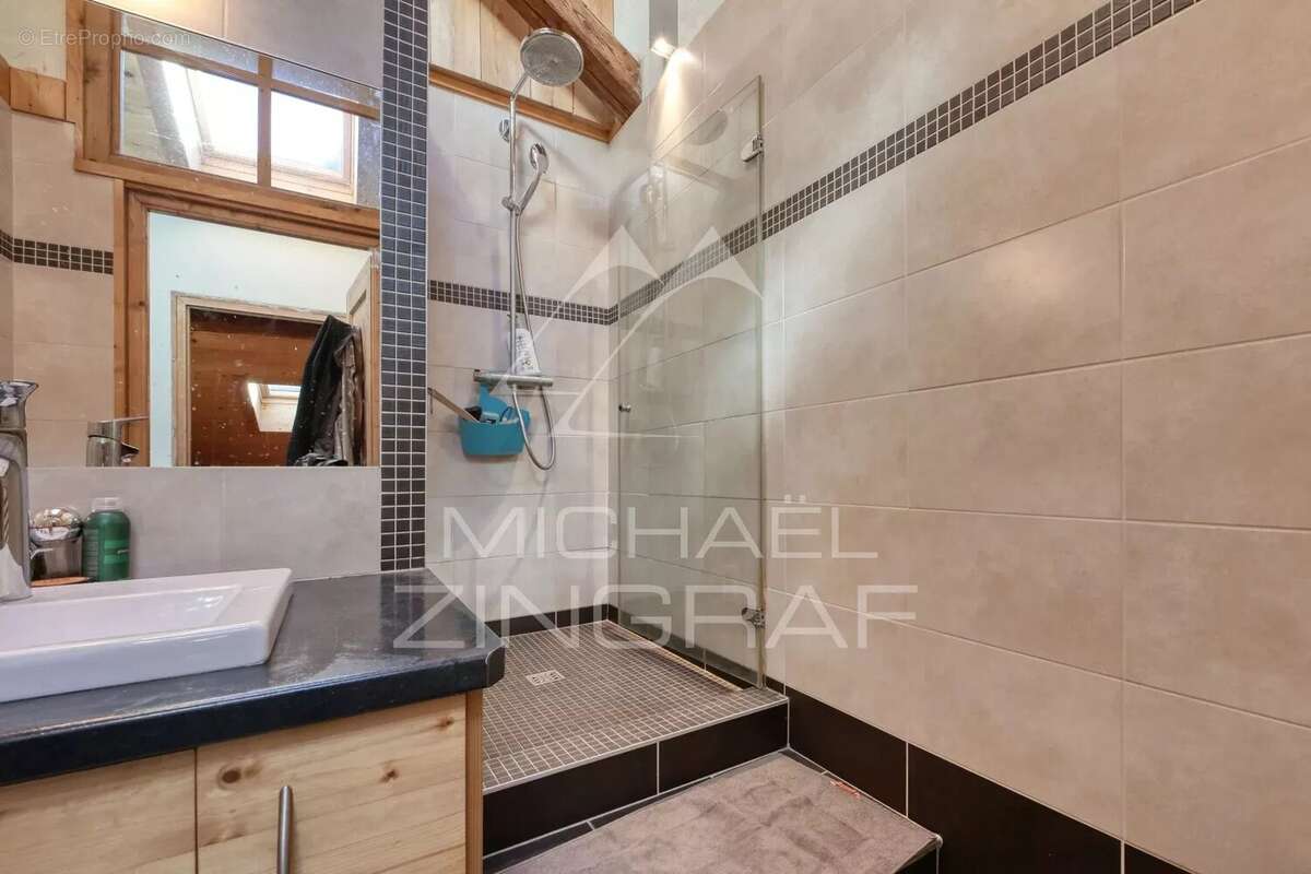 Maison à DEMI-QUARTIER