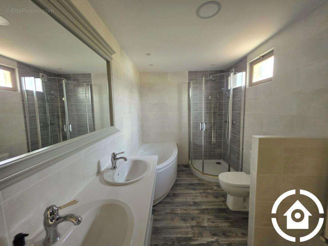 Maison à GENSAC-LA-PALLUE