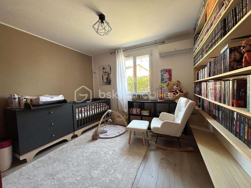 Belle villa de PLAIN-PIED avec 3 chambres dans quartier residentiel très calme avec piscine hors-sol - photo 6