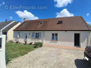 Maison à TAVAUX-ET-PONTSERICOURT
