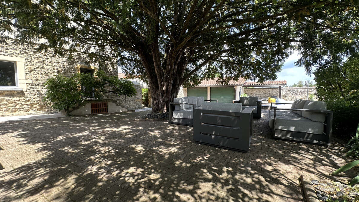 Maison à FLEURIEUX-SUR-L'ARBRESLE