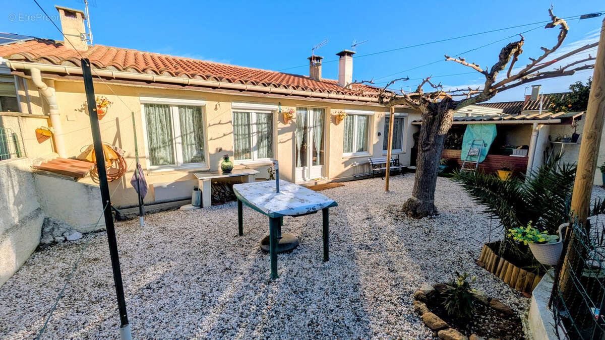 Autre à LAROQUE-DES-ALBERES