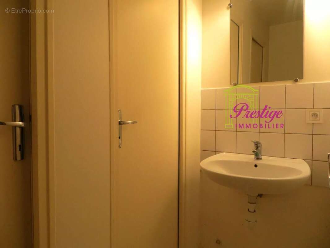 Commerce à LE MESNIL-LE-ROI