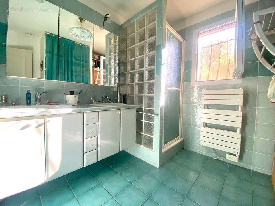 T4 de 96m2+ TERRAIN 632m2 / SAINT MITRE - Maison à MARSEILLE-13E