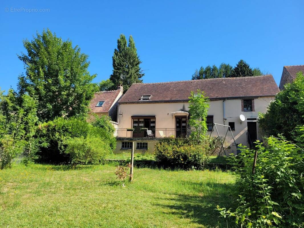 Maison à MOUTIERS-AU-PERCHE
