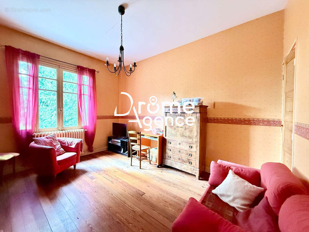 Maison 159 m² à Bourg-Les-Valence  - photo 7