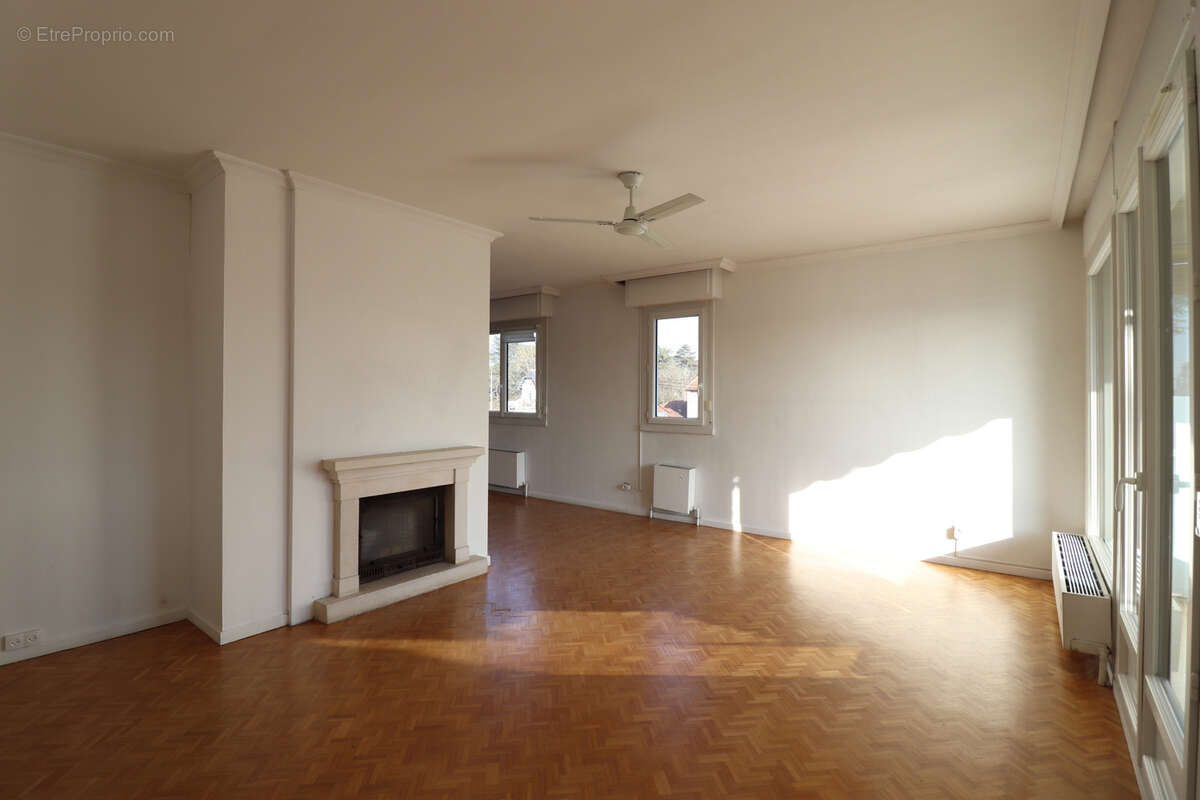 Appartement à CHARBONNIERES-LES-BAINS